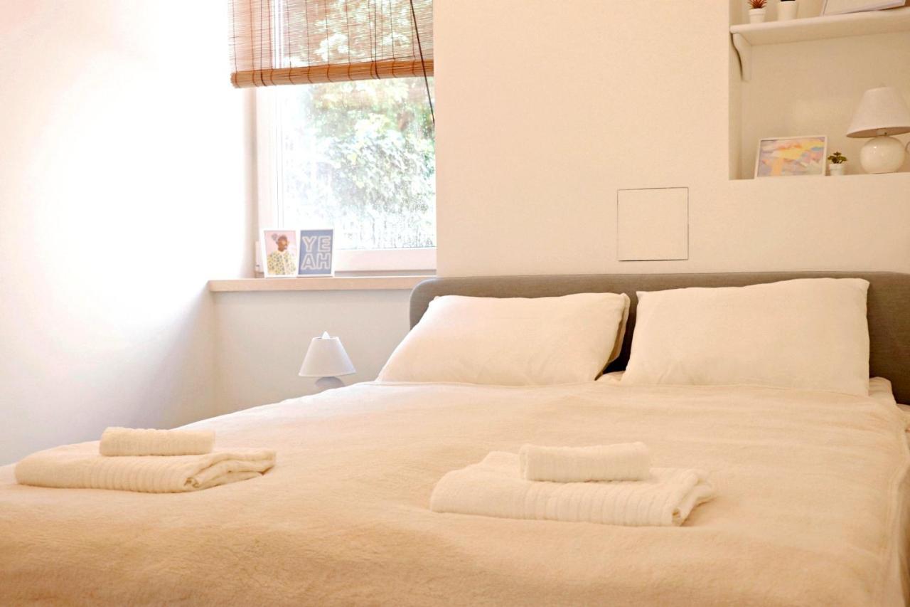 Minimalist Studio Old Town Apartments By Hostlovers Kaunas Exteriör bild